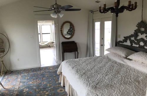 Lorena House | 12 peaceful acres! 8 miles to Baylor