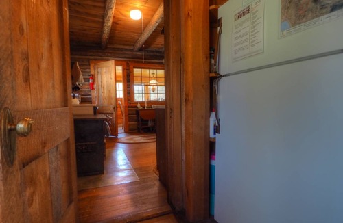Estes Park Cabin | 122 m² Cabin ∙ 2 bedrooms ∙ 6 guests
