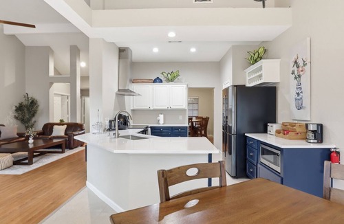 South Arlington House | 13-minutes drive to Arlington Entertainment district, 17 minutes to DFW airport