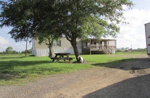 Beaumont House | 14 Acre Ranch Home near Refineries