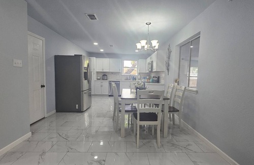 South Arlington House | 14 minutes from att stadium, 5 bedrooms home for big family stay