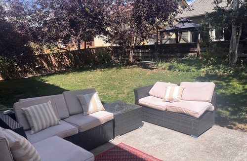 Commerce City Apartment | 14 minutes to Denver airport, hot tub, sleeps 3, near Gaylord Rockies