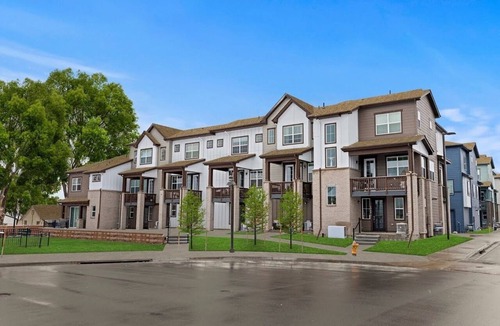 Eiber House | 15 min from Red Rocks - 2 BR/4 Bath Townhome in Lakewood