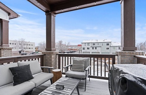 Eiber House | 15 min from Red Rocks - 2 BR/4 Bath Townhome in Lakewood
