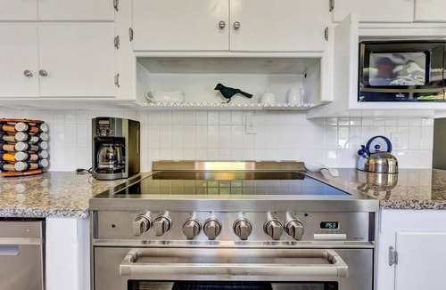 Spokane Valley House | 15 Min To Dwntwn-HUGE Fenced Bckyrd-Luxury Bath-5-Star Beds-EcoClean