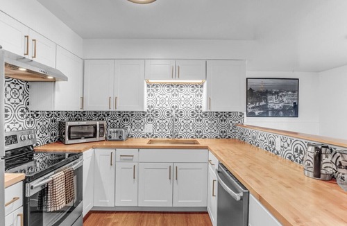 Eiber Apartment | 15 minutes to Red Rocks|Remodeled Apt|King Beds