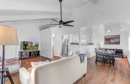 Eiber Apartment | 15 minutes to Red Rocks|Remodeled Apt|King Beds