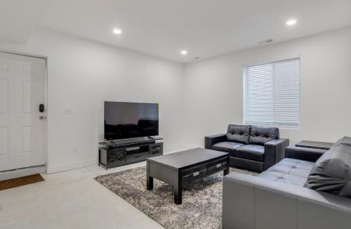 Gateway Apartment | 16 Mi to Dtwn Denver: Modern Apt w/Patio