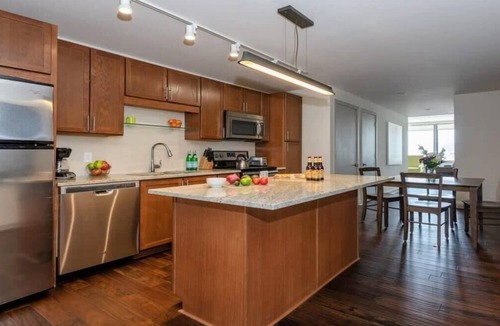 Downtown Dallas Apartment | 16th FL Bold CozySuites w/pool, gym #4