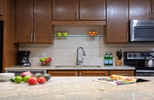 Downtown Dallas Apartment | 16th FL Bold CozySuites w/pool, gym #4