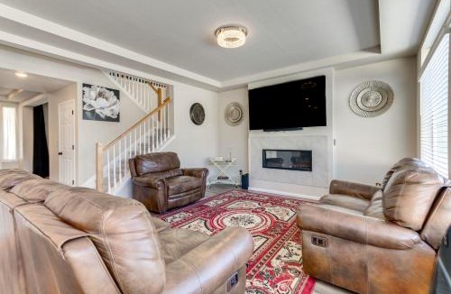Aurora House | 17 Mi to Downtown Denver: Modern Aurora Home!