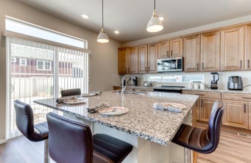 Aurora House | 17 Mi to Downtown Denver: Modern Aurora Home!