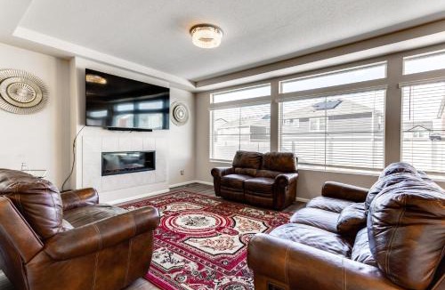 Aurora House | 17 Mi to Downtown Denver: Modern Aurora Home!