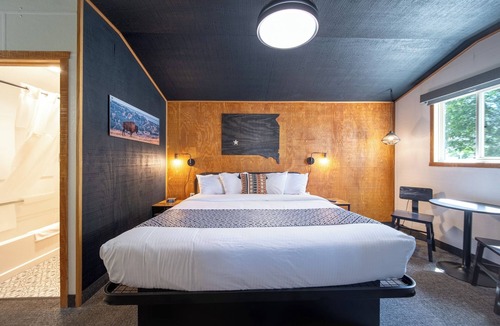 Pinnacles Entrance Badlands Hotel | 18-Hansen Inn & Cabins, Cabin, Single King, No Smoking, No Pets