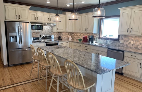 Southeast Bon Homme House | 1916 renovated 8 bedroom, family-friendly home with great views