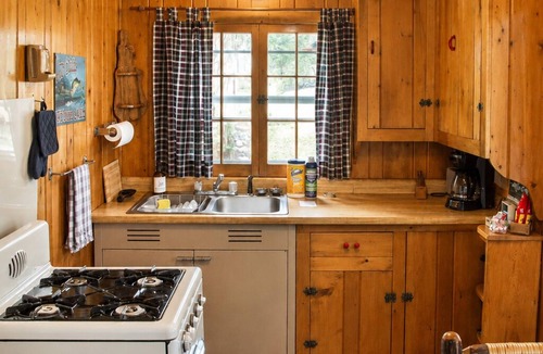 Riverside Cabin | 1930's Historic Cabin - 2 Twin Beds, Kitchen, Bathroom