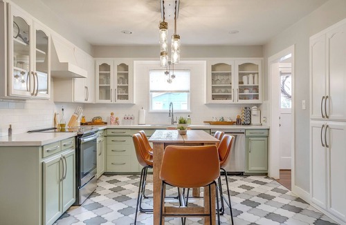 Arlington Heights House | 1940s Western Bungalow