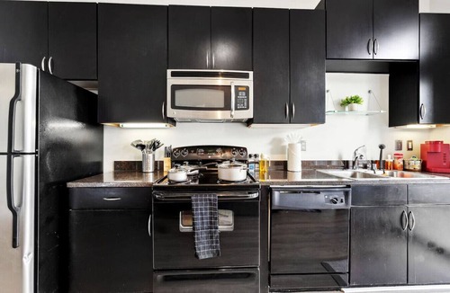 Deep Ellum Apartment | 1Br Apt in Deep Ellum with King bed, Pool & Outdoor Space