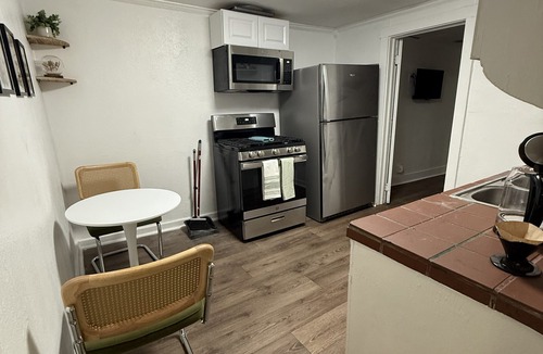 Fort Worth Apartment | 1BR Minutes to Stockyards Fast Wi-Fi + Parking