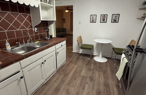 Fort Worth Apartment | 1BR Minutes to Stockyards Fast Wi-Fi + Parking