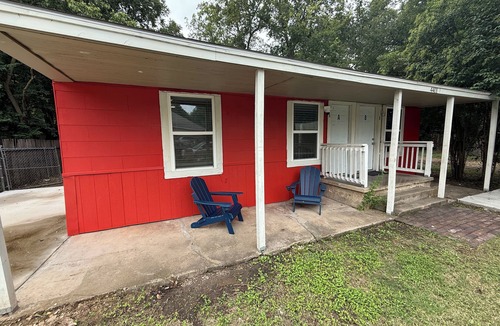 Fort Worth Apartment | 1BR Minutes to Stockyards Fast Wi-Fi + Parking
