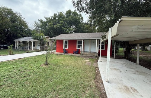 Fort Worth Apartment | 1BR Minutes to Stockyards Fast Wi-Fi + Parking
