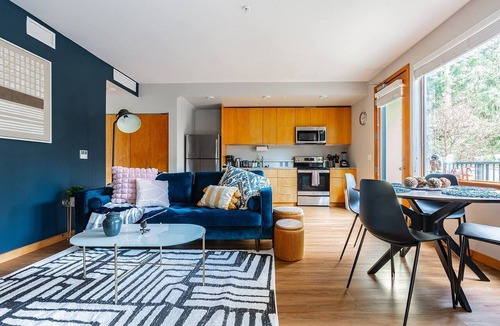 Northwest Bellevue Apartment | 1BR | Modern, Chic, AC | Bellevue | Sophari East A