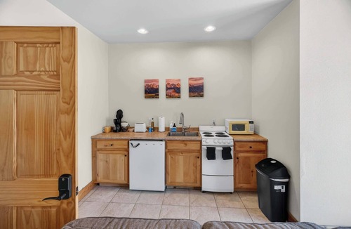 Fort Collins Apartment | 1BR Mountain View Studio with Fireplace,Deck,Views