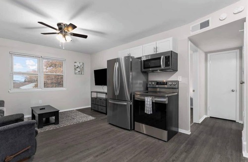 Riverside Apartment | 1BR Near Downtown KC | Free Parking, 2nd Floor