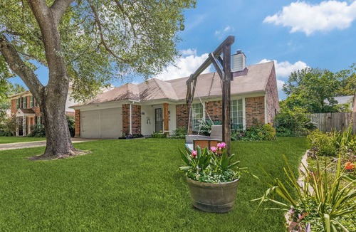 Louetta House | {2:00 check-in}{No excessive chores}{12:00 checkout}{No host imposed fees}