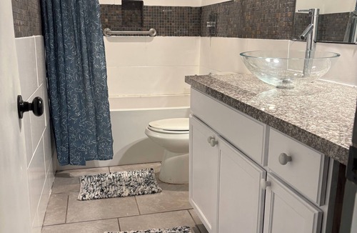 Central Arlington Apartment | 2.5 Miles from AT&T Stadium and Globe Field, 3.5 miles from Six Flags