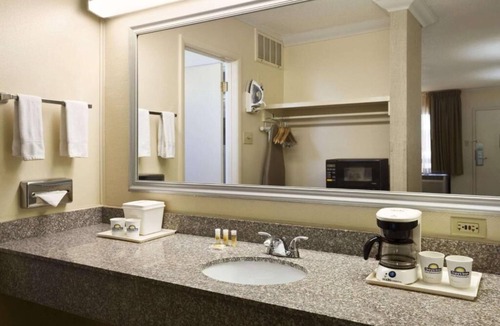 Trinidad Hotel | 2 Affordable Rooms Near Trinidad History Museum | Quaint Location