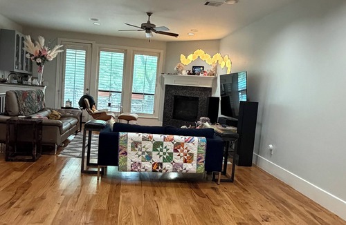 Oak Lawn House | 2-bed, 2.5-bath townhouse in the heart of Oak Lawn