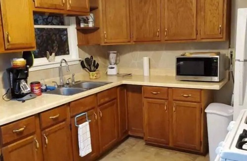 Markham House | 2 Bedroom,1 bath farm style house in Markham