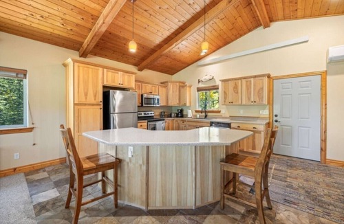 Nemo Apartment | 2 bedroom, 2 bathroom, 4 bed, Starlink, Hottub