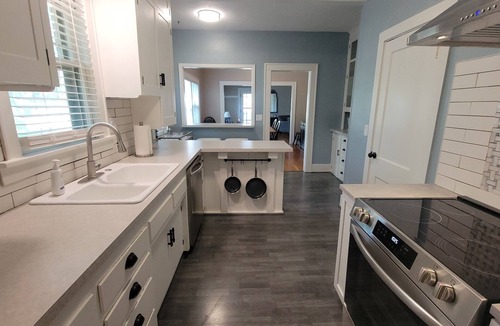University Place House | 2-bedroom bungalow retreat in charming Lawrence