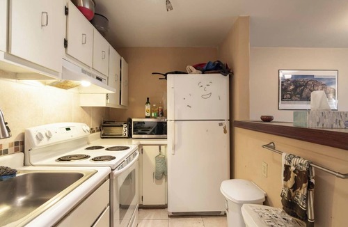Glenwood Grove - North Iris Condo | 2-bedroom condo in Boulder with easy parking and bus access 1 block away