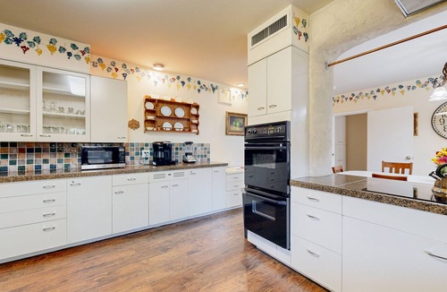 Lubbock House | 2 Bedroom Dog Friendly Main Home with enclosed backyard