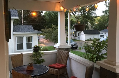 Decorah House | 2 Bedroom Downtown Bungalow- Must see!