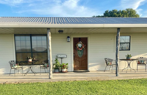 Iredell House | 2-bedroom home on acreage in peaceful, rural area.