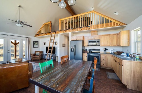 Brewster Cabin | 2 Bedroom + Loft cabin, sleeps 8. Views, acreage, wildlife, and adventure!