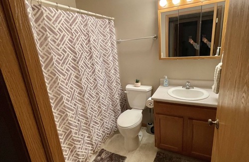 Malcolm Apartment | 2 Bedroom whole apartment close to Lincoln unit 7.nClose to Branched Oak Lake.