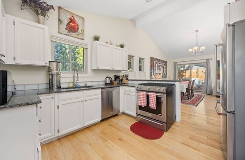Glenwood Grove - North Iris House | 2-beds, 3 baths, 1 office, full kitchen townhome in beautiful Boulder, heat & AC