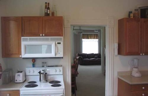 Nauvoo House | 2 blocks from Nauvoo Temple and shopping- walking distance from historic sites.