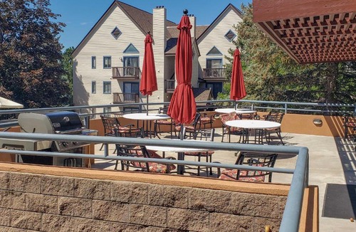 Englewood Apartment | 2 Blocks to Light Rail: Denver Unit w/Kitchenette