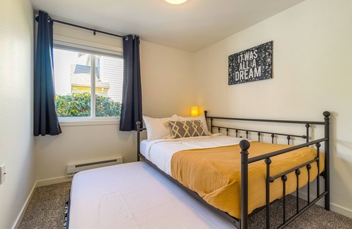 Lynden Apartment | 2 BR/1 BA apartment- Monthly stays available!