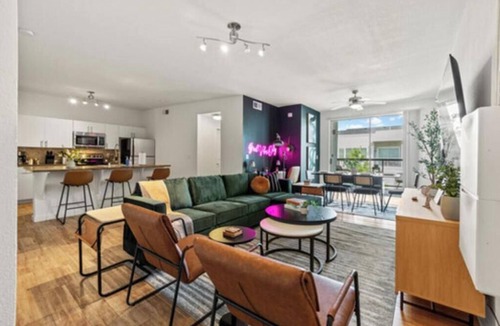 Dallas Design District Apartment | 2 BR|2 Baths| Heart of D/T, near AAC & Aquarium
