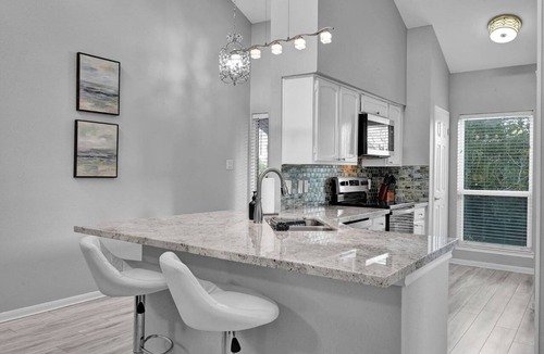 April Sound Condo | 2 BR Lake Conroe Condo | Peaceful Porch | Gated Community | Near Waterpoint Marina