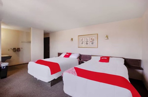 Cheyenne Wells Hotel | 2 Budget-Friendly Rooms w/2 Full Beds Stay for Families & Road Trippers