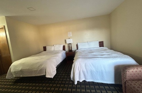 Broken Bow Hotel | 2 Budget-Friendly Rooms w/Free Parking Ideal for Short Stays or Road Trips